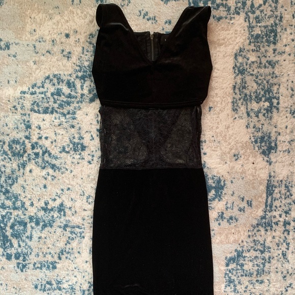 [MINKPINK] Velvet Lace Maxi Dress - Picture 6 of 7
